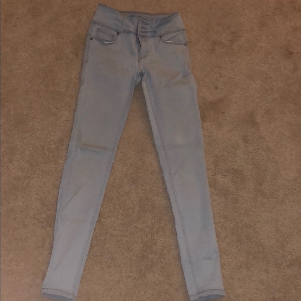 Mid-Rise Lightwash Skinny Jeans.
